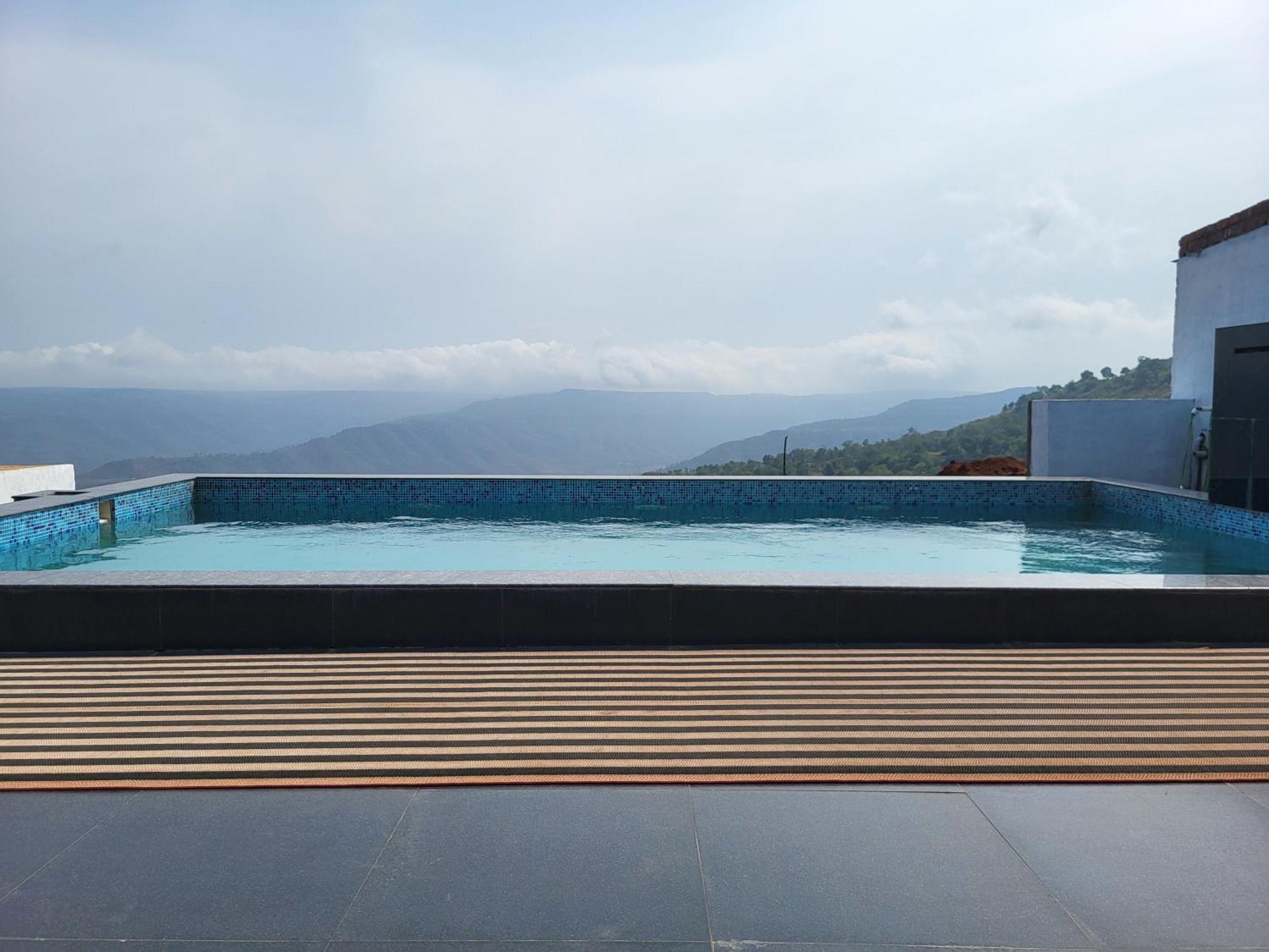 Paras Holiday Home Satara Exteriér fotografie